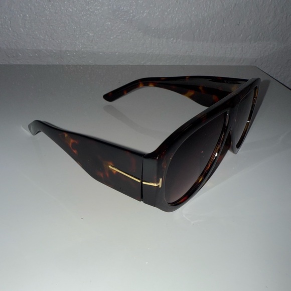 Tom Ford Accessories - Tom ford women's Tortoiseshell Oversized Sunglasses - Dark Brown Lenses